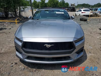 Piąte zdjęcie samochodu w środku: 2025 FORD MUSTANG VIN:1FAGP8UH6S5118624 - miniatura