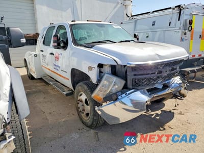 Czwarte zdjęcie samochodu z boku: 2014 CHEVROLET SILVERADO K3500 VIN:1GB4KZCGXEF117764 - miniatura