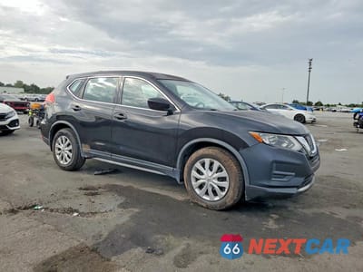 Czwarte zdjęcie samochodu z boku: 2017 NISSAN ROGUE S VIN:KNMAT2MT2HP580947 - miniatura