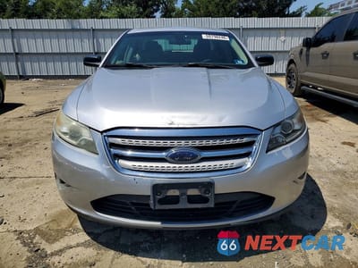 Piąte zdjęcie samochodu w środku: 2010 FORD TAURUS SE VIN:1FAHP2DW0AG131453 - miniatura