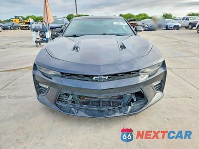 Piąte zdjęcie samochodu w środku: 2018 CHEVROLET CAMARO SS VIN:1G1FH1R71J0146409 - miniatura