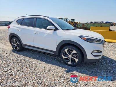 Czwarte zdjęcie samochodu z boku: 2017 HYUNDAI TUCSON VALUE VIN:KM8J3CA2XHU570519 - miniatura