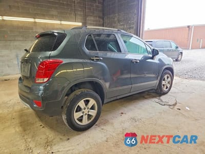 Trzecie zdjęcie samochodu z tyłu: 2018 CHEVROLET TRAX 1LT VIN:KL7CJLSB1JB565984 - miniatura