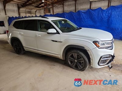 Czwarte zdjęcie samochodu z boku: 2021 VOLKSWAGEN ATLAS SE VIN:1V2NR2CA1MC583399 - miniatura