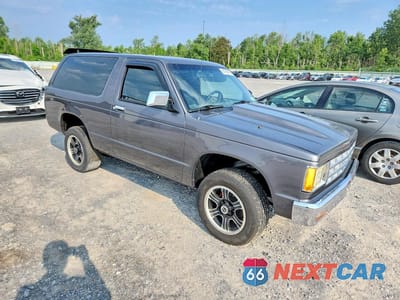 Czwarte zdjęcie samochodu z boku: 1988 CHEVROLET BLAZER S10 VIN:1GNCS18R4J0132185 - miniatura