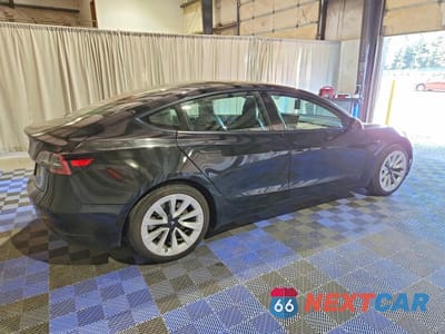 Trzecie zdjęcie samochodu z tyłu: 2022 TESLA MODEL 3 VIN:5YJ3E1EA1NF304663 - miniatura
