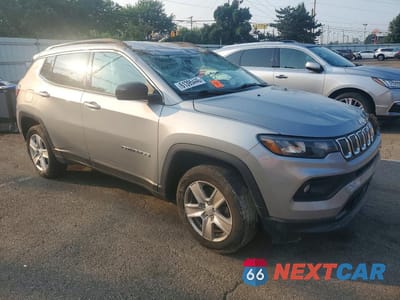 Czwarte zdjęcie samochodu z boku: 2022 JEEP COMPASS LATITUDE VIN:3C4NJDBB4NT186032 - miniatura