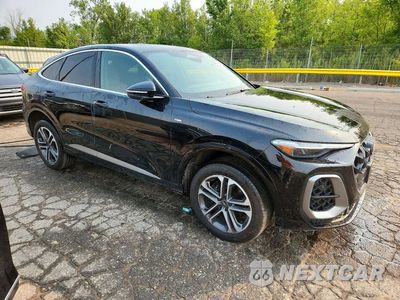 Czwarte zdjęcie samochodu z boku: 2025 AUDI Q5 SPORTBACK PREMIUM PLUS VIN:WA1EAAGU5S2038228 - miniatura