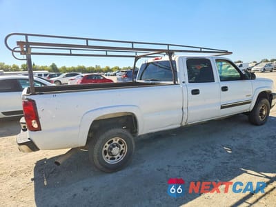 Trzecie zdjęcie samochodu z tyłu: 2005 CHEVROLET SILVERADO C2500 HEAVY DUTY VIN:1GCHC23U45F897753 - miniatura