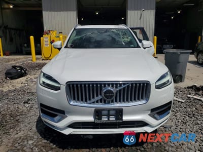Piąte zdjęcie samochodu w środku: 2025 VOLVO XC90 PLUS VIN:YV4062PE1S1342661 - miniatura
