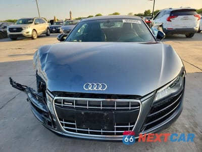 Piąte zdjęcie samochodu w środku: 2012 AUDI R8 5.2 QUATTRO VIN:WUAGNAFG5CN001102 - miniatura