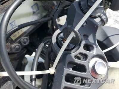 Zdjęcie 8 z 9 samochodu: 2024 YAMAHA YZFR3 A VIN:MH3RH18Y2RK017708 - miniatura