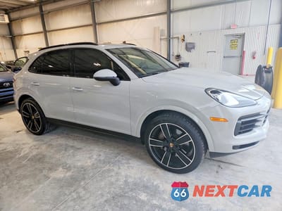 Czwarte zdjęcie samochodu z boku: 2021 PORSCHE CAYENNE S VIN:WP1AB2AY0MDA28571 - miniatura