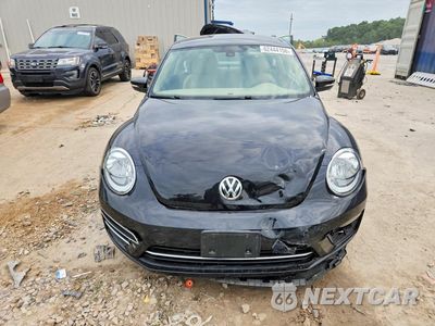 Piąte zdjęcie samochodu w środku: 2018 VOLKSWAGEN BEETLE SE VIN:3VWJD7AT2JM714766 - miniatura
