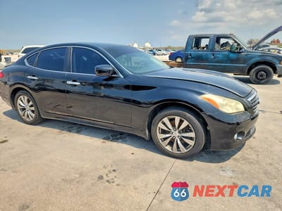 Czwarte zdjęcie samochodu z boku: 2014 INFINITI Q70 3.7 VIN:JN1BY1AP5EM260092 - miniatura