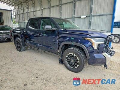 Czwarte zdjęcie samochodu z boku: 2022 TOYOTA TUNDRA SR5 VIN:5TFLA5DB4NX044858 - miniatura