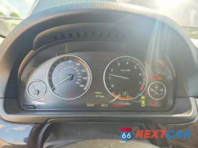 Zdjęcie 9 z 12 samochodu: 2011 BMW 550 XI VIN:WBAFU9C54BC785857 - miniatura