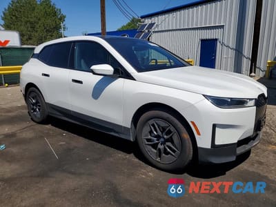 Czwarte zdjęcie samochodu z boku: 2024 BMW IX XDRIVE50 VIN:WB523CF06RCP69084 - miniatura