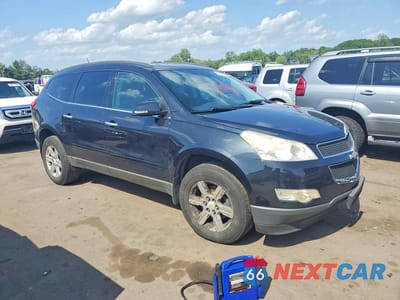Czwarte zdjęcie samochodu z boku: 2012 CHEVROLET TRAVERSE LT VIN:1GNKVJEDXCJ190973 - miniatura