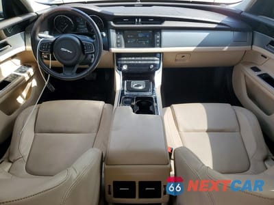 Zdjęcie 8 z 12 samochodu: 2017 JAGUAR XF PREMIUM VIN:SAJBD4BV0HCY32964 - miniatura