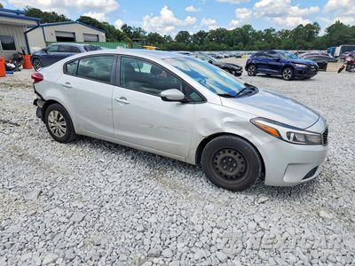 Czwarte zdjęcie samochodu z boku: 2017 KIA FORTE LX VIN:3KPFK4A76HE016231 - miniatura