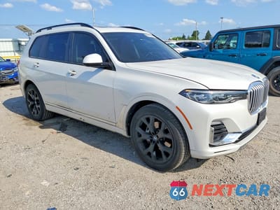 Czwarte zdjęcie samochodu z boku: 2022 BMW X7 XDRIVE40I VIN:5UXCW2C01N9L87856 - miniatura