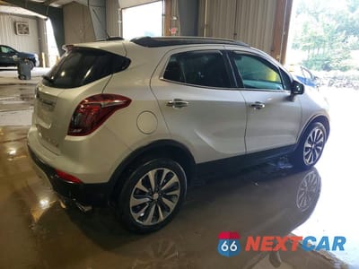 Trzecie zdjęcie samochodu z tyłu: 2022 BUICK ENCORE PREFERRED VIN:KL4CJESM6NB500435 - miniatura