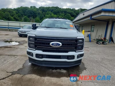 Piąte zdjęcie samochodu w środku: 2025 FORD F350 SUPER DUTY VIN:1FT8W3BM3SED93081 - miniatura