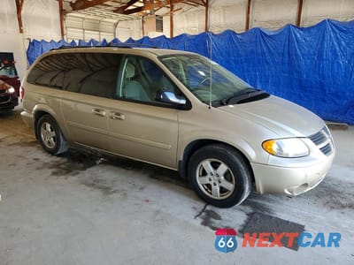 Czwarte zdjęcie samochodu z boku: 2005 DODGE GRAND CARAVAN SXT VIN:2D4GP44L25R290859 - miniatura