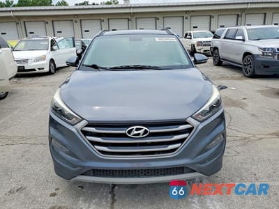 Piąte zdjęcie samochodu w środku: 2018 HYUNDAI TUCSON VALUE VIN:KM8J3CA26JU804712 - miniatura