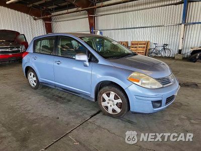 Czwarte zdjęcie samochodu z boku: 2009 NISSAN VERSA 1.8 S VIN:3N1BC13E59L468015 - miniatura