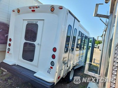 Czwarte zdjęcie samochodu z boku: 2024 FORD ECONOLINE - SHUTTLE BUS VIN:1FDEE3FN2RDD02709 - miniatura