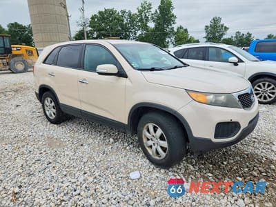Czwarte zdjęcie samochodu z boku: 2011 KIA SORENTO LX VIN:5XYKT3A10BG120726 - miniatura