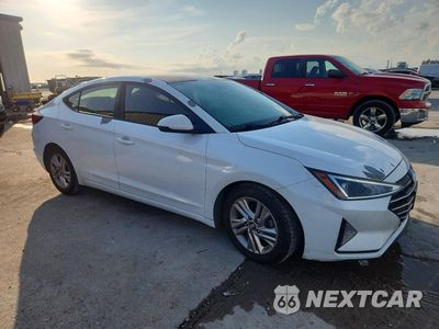 Czwarte zdjęcie samochodu z boku: 2019 HYUNDAI ELANTRA SEL VIN:5NPD84LF9KH457008 - miniatura