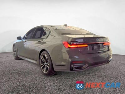 Trzecie zdjęcie samochodu z tyłu: 2020 BMW 740 XI VIN:WBA7T4C01LGF97132 - miniatura