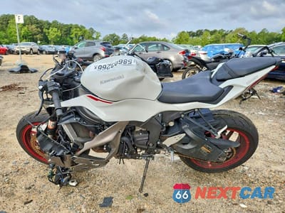 Trzecie zdjęcie samochodu z tyłu: 2025 KAWASAKI ZX636 K VIN:JKBZXJJ11SA021605 - miniatura