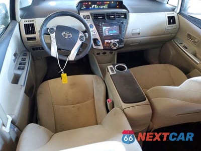Zdjęcie 8 z 12 samochodu: 2012 TOYOTA PRIUS V THREE VIN:JTDZN3EU1C3186334 - miniatura