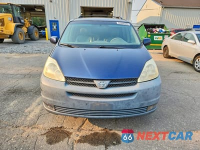 Piąte zdjęcie samochodu w środku: 2005 TOYOTA SIENNA XLE 7 PASSENGER VIN:5TDZA22C25S342674 - miniatura