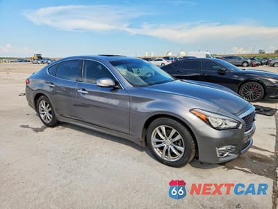 Czwarte zdjęcie samochodu z boku: 2019 INFINITI Q70 3.7 LUXE VIN:JN1BY1AP1KM505692 - miniatura