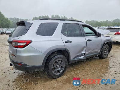 Trzecie zdjęcie samochodu z tyłu: 2025 HONDA PILOT TRAILSPORT VIN:5FNYG1H62SB136938 - miniatura