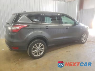Trzecie zdjęcie samochodu z tyłu: 2017 FORD ESCAPE SE VIN:1FMCU0GD2HUA74563 - miniatura