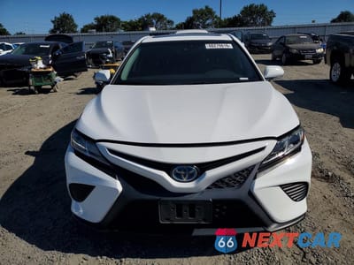 Piąte zdjęcie samochodu w środku: 2019 TOYOTA CAMRY HYBRID SE VIN:4T1B21HK8KU520890 - miniatura