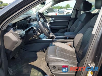 Zdjęcie 7 z 13 samochodu: 2021 AUDI E-TRON PREMIUM VIN:WA1AAAGEXMB015215 - miniatura