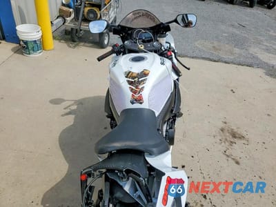 Zdjęcie 6 z 9 samochodu: 2025 SUZUKI GSX-R600 VIN:JS1GN7FA8S7100778 - miniatura