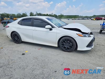 Czwarte zdjęcie samochodu z boku: 2020 TOYOTA CAMRY LE VIN:4T1C11AK4LU944702 - miniatura