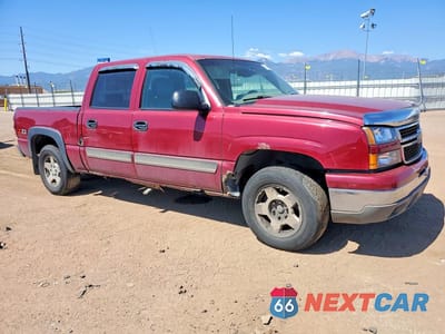 Czwarte zdjęcie samochodu z boku: 2006 CHEVROLET SILVERADO K1500 VIN:2GCEK13T761219188 - miniatura