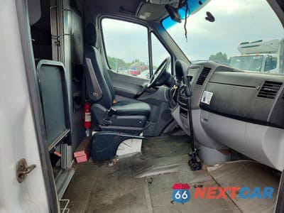 Zdjęcie 11 z 13 samochodu: 2011 MERCEDES-BENZ SPRINTER 2500 DELIVERY VAN VIN:WD3PE8CBXB5573581 - miniatura