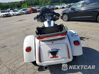 Czwarte zdjęcie samochodu z boku: 2015 HARLEY-DAVIDSON FLHTCUTG TRI GLIDE ULTRA VIN:1HD1MAL12FB851392 - miniatura
