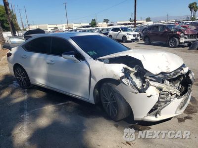 Czwarte zdjęcie samochodu z boku: 2023 LEXUS ES 300H BASE VIN:58ADA1C11PU036666 - miniatura
