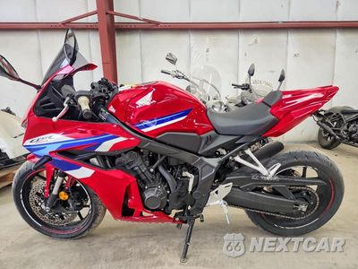 Trzecie zdjęcie samochodu z tyłu: 2024 HONDA CBR650 R VIN:MLHRH1551R5000760 - miniatura